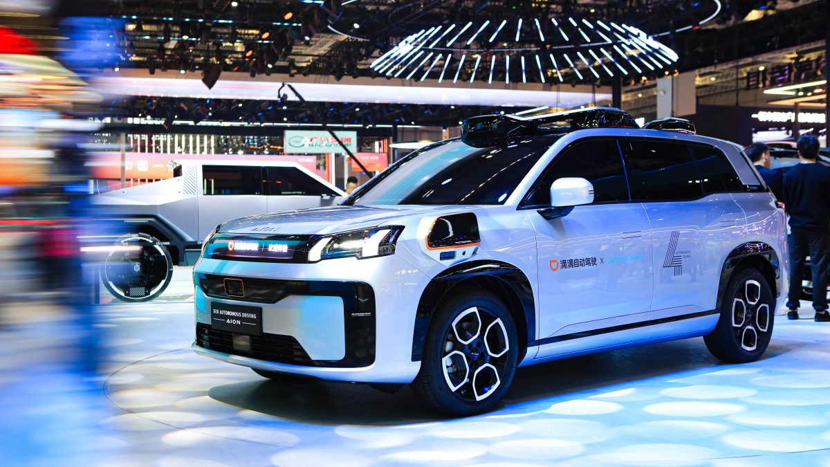 Mobil Autonomous Level 4 Siap Uji Coba Jalan Raya 2025